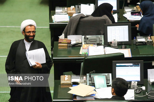 سلیمی: دانش آموزان توان خرید لوازم التحریر را ندارند